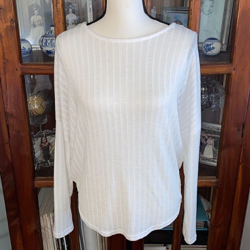 🔥3/$20🔥 Forever 21 lightweight sweater with back cutout size S